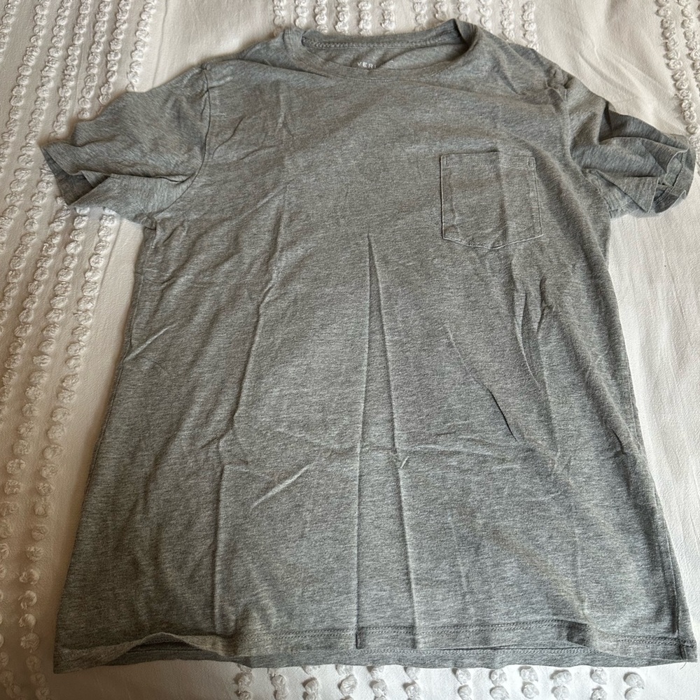 Men’s Everlane Pocket Tshirt. Size Large, shrunk to Medium. Stone green heather.